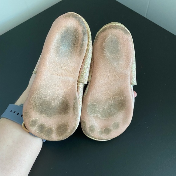 Freshly Picked Disney Mickey Moccasins - Picture 2 of 4